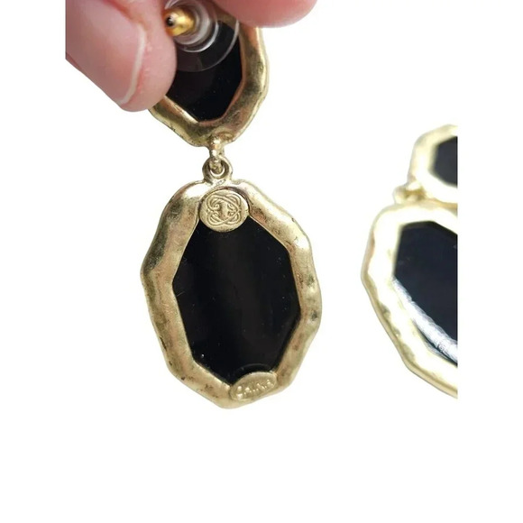 Artist Signed Black Acrylic Dangle Drop Earrings Gold Tone Vintage - Picture 5 of 6